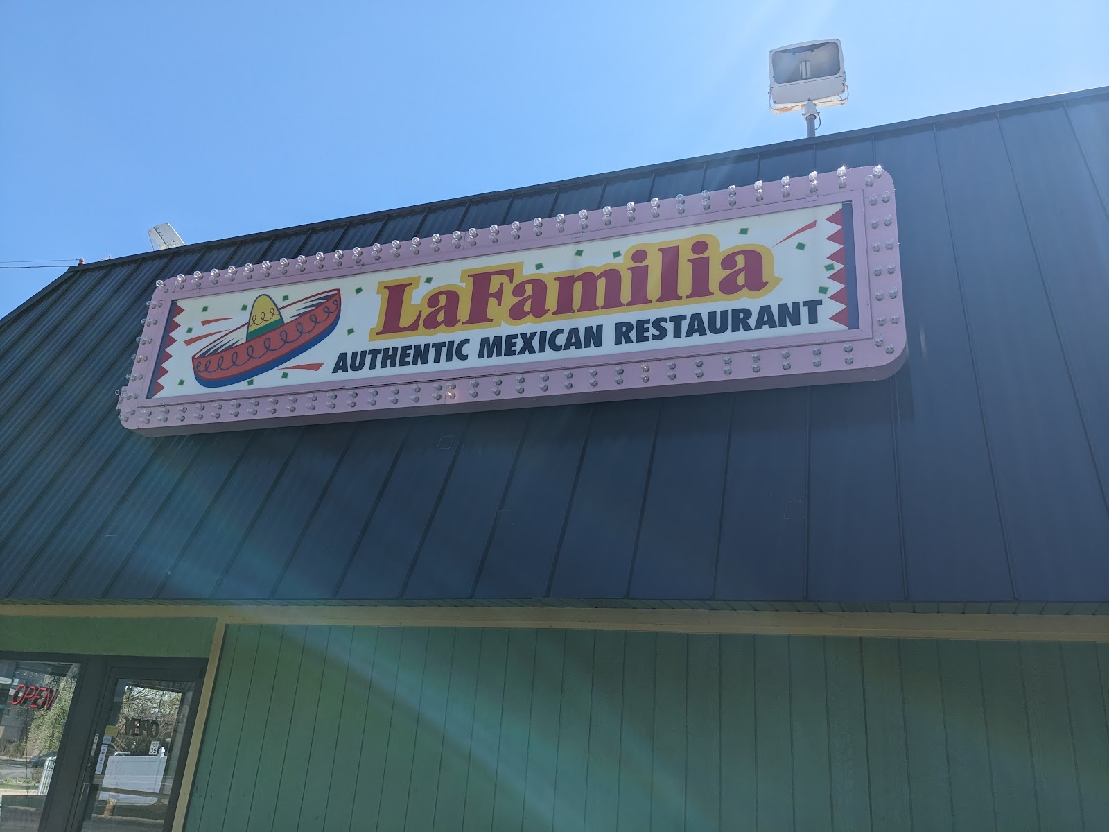 La Familia Morales in Flint