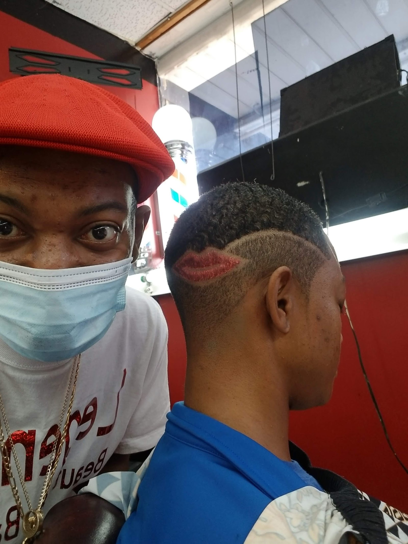 Legendz Beauty & Barber in Flint